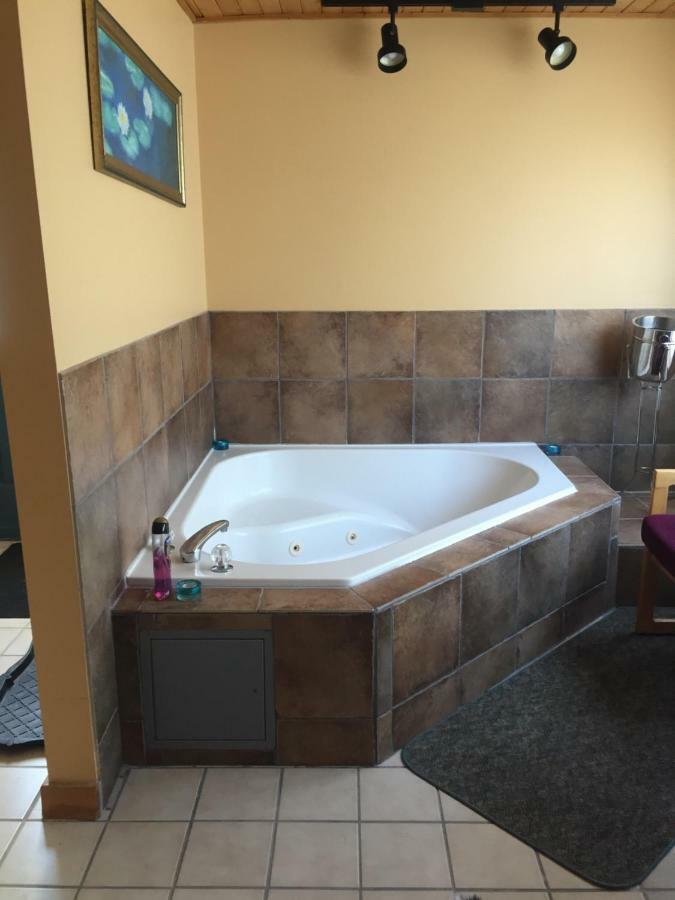 Hilton Beach Inn & Spa Thessalon Exterior foto